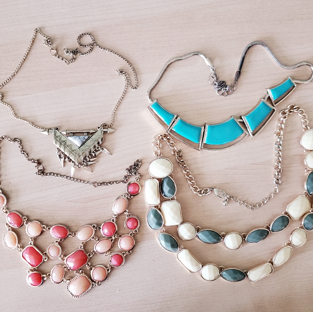 Bundle of 4 gold necklaces